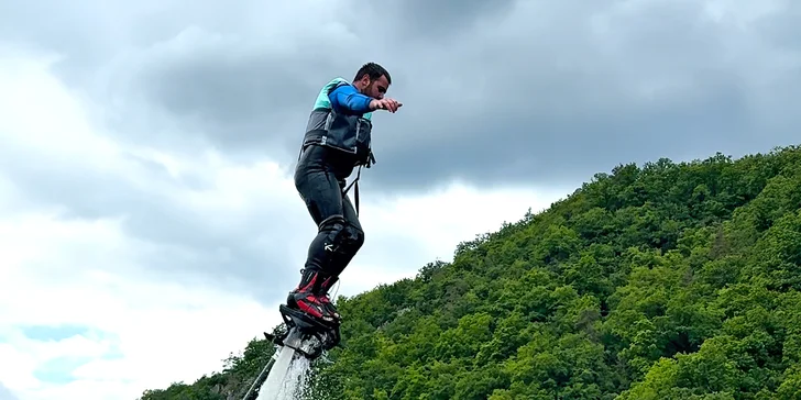 30 min. flybordingu na Slapech vč. vybavení a instruktáže pro 1 osobu