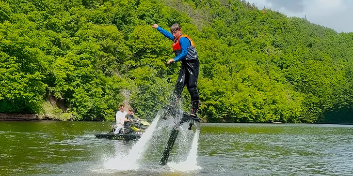30 min. flybordingu na Slapech vč. vybavení a instruktáže pro 1 osobu