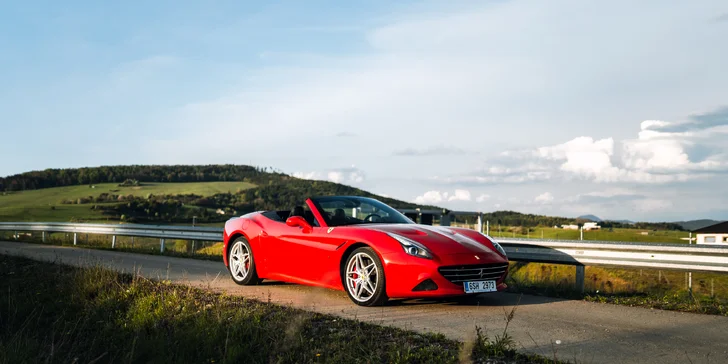 Ovládněte supersport: Ferrari California T nebo Lamborghini Gallardo na 15–40 minut řízení