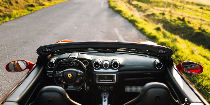 Ovládněte supersport: Ferrari California T nebo Lamborghini Gallardo na 15–40 minut řízení