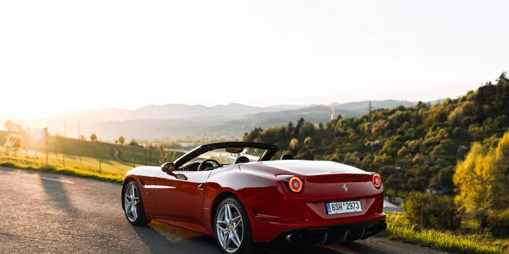 Ovládněte supersport: Ferrari California T nebo Lamborghini Gallardo na 15–40 minut řízení