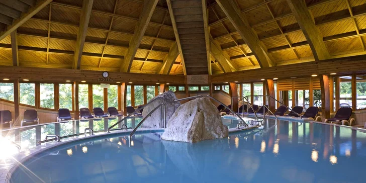 Autobusový zájezd do lázní Hévíz: 4* hotel s polopenzí a wellness, vstup do lázní i výlety k Balatonu