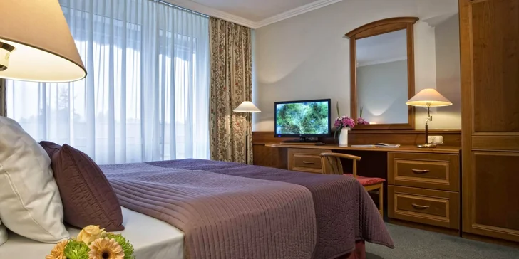 Autobusový zájezd do lázní Hévíz: 4* hotel s polopenzí a wellness, vstup do lázní i výlety k Balatonu