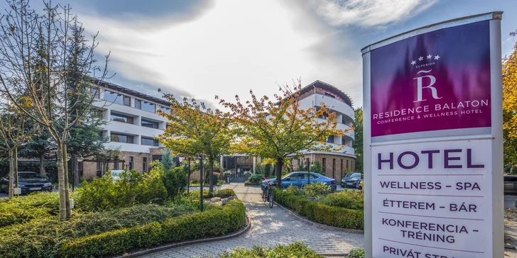 Parádní dovolená u Balatonu: 4* wellness hotel s polopenzí a vlastní pláží, 2 děti do 6,9 let zdarma