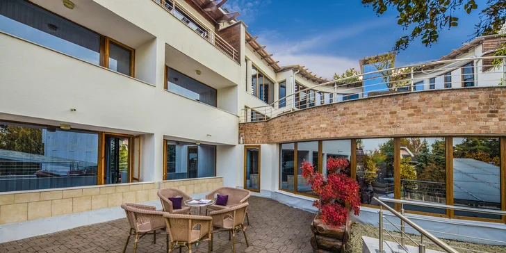 Relax u Balatonu: 4* hotel s vlastní pláží, polopenze, neomezený wellness a zábava pro celou rodinu