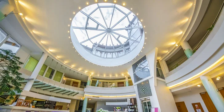 Relax u Balatonu: 4* hotel s vlastní pláží, polopenze, neomezený wellness a zábava pro celou rodinu