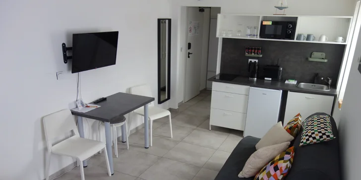 Nově zrekonstruovaný komfortní apartmán u Lipna až pro 4 osoby