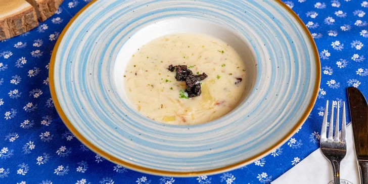 Čtyřchodové menu i s vinným párováním ve valašské kolibě pro 2 osoby