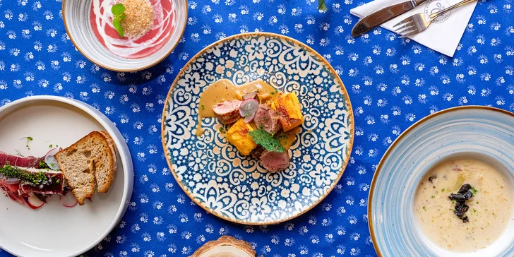 Čtyřchodové menu i s vinným párováním ve valašské kolibě pro 2 osoby