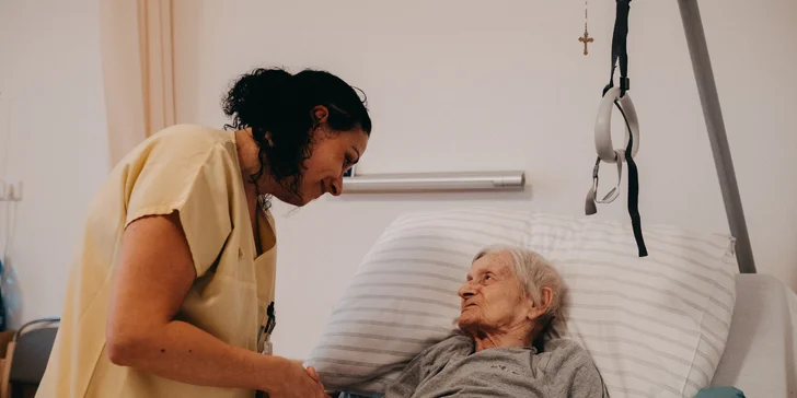 Podpořte Domov seniorů Komárov: zvířecí terapie pro radost a pomocníci v paliativní péči pro úlevu od bolesti