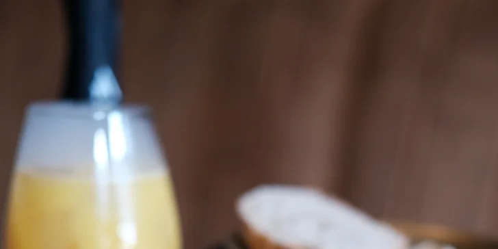 Víkendový degustační brunch o 4 chodech a neomezená mimosa v River's smokelab pro 2 osoby