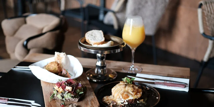 Víkendový degustační brunch o 4 chodech a neomezená mimosa v River's smokelab pro 2 osoby