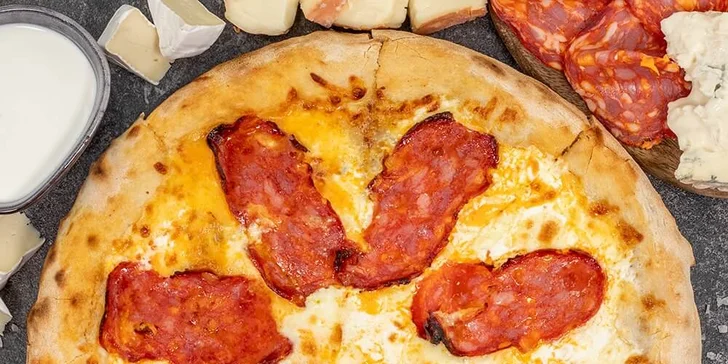 1 nebo 2 pizzy s sebou, výběr z 5 druhů: quattro formaggi, capricciosa, hermelino, diavola i hawai