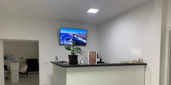 Mladistvá a sjednocená pleť: mikrojehličkování proti vráskám, akné i kuperóze
