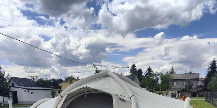 Kemp jen 2 km od zábavního parku Energylandie: stan, glamp či apartmán, možnost snídaně