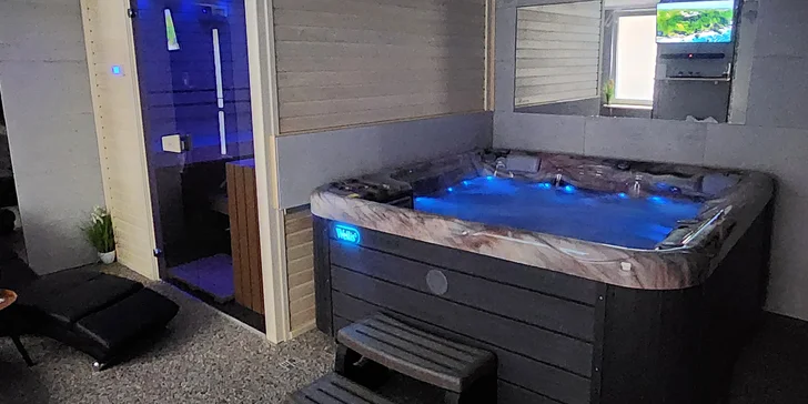 Až 3 hod. privátního wellness s vířivkou a saunou i s lahví sektu či prosecca