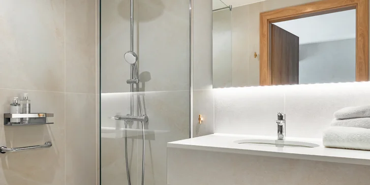 Luxusní dovolená nedaleko Kolobřehu: wellness resort se snídaní nebo polopenzí, vyžití pro děti