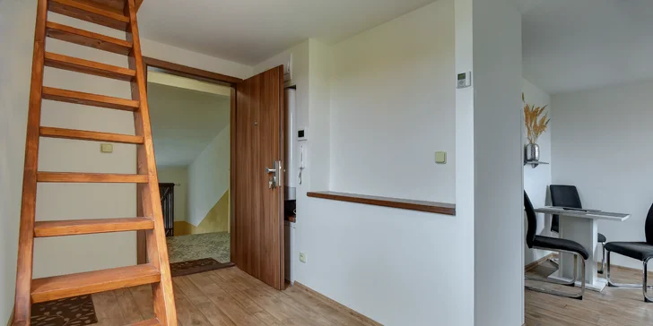 Krušné hory i s jídlem: vybavený apartmán nebo chalupa až pro 14 osob