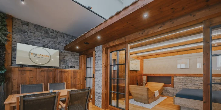 Privátní wellness pro 2-4 osoby: sauna, vířivka, dubová vana i krb na 2-3 hodiny nebo celou noc