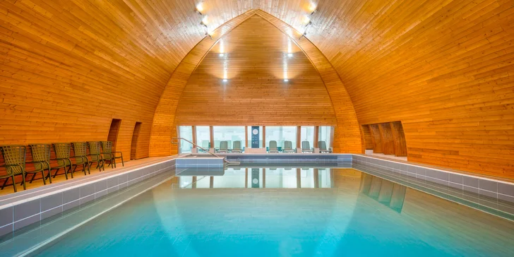 Autobusový zájezd do lázní Hévíz: 4* hotel s all inclusive a wellness, koupání v léčivém jezeře, výlety k Balatonu