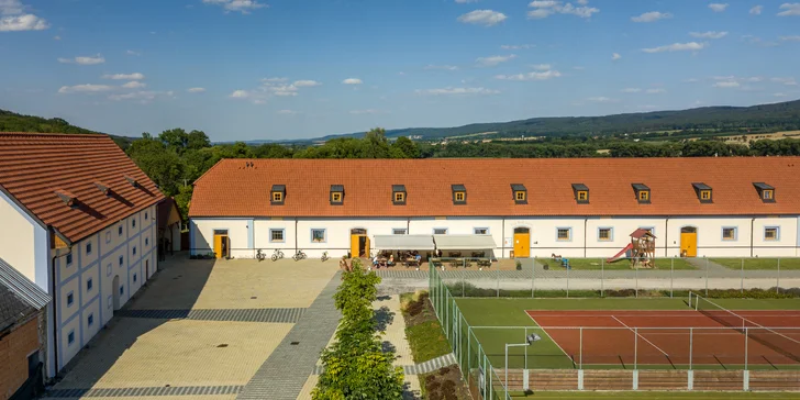 Minigolf v krásném parku a pivo nebo limonáda pro dva či celou rodinu