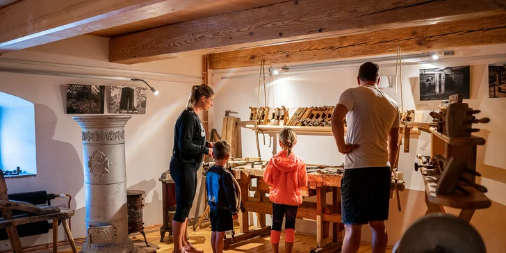 Minigolf v krásném parku a pivo nebo limonáda pro dva či celou rodinu