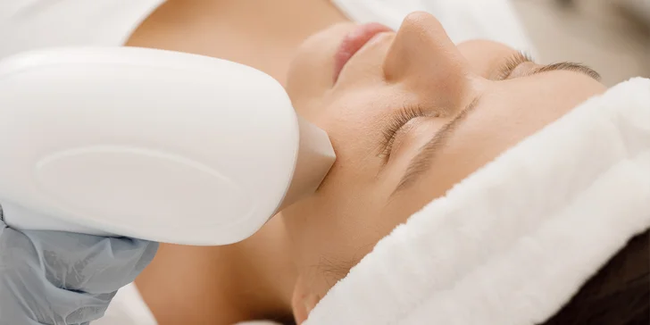Ošetření AcneTherapy: účinný boj proti akné na obličeji, dekoltu i zádech