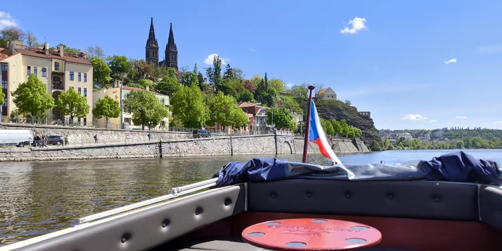Prahou po Vltavě: privátní plavba po Vltavě až pro 5 osob na 60-120 minut