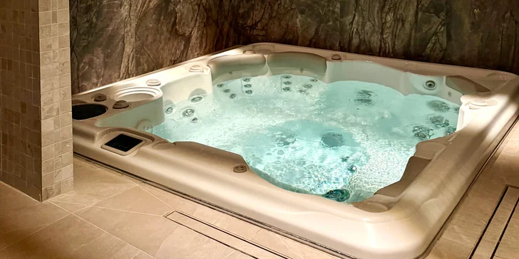 Vratislav jako na dlani: 4* hotel v centru města, snídaně a polopenze, wellness