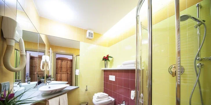 Zima v italských Alpách: 3* hotel s polopenzí, neomezený wellness i skibus