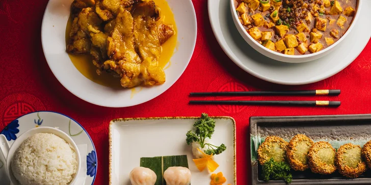 Degustační menu v čínské restauraci pro 2–6 osob: polévka, salát, několik hlavních chodů i dezerty