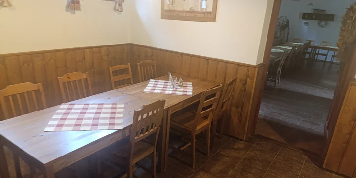 Tříchodové menu s gulášem nebo domácím chlebem s pečeným masem pro dva