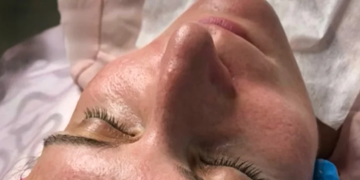 Kosmetické balíčky pro všechny typy pleti: hloubkové čištění i rozjasňující peeling