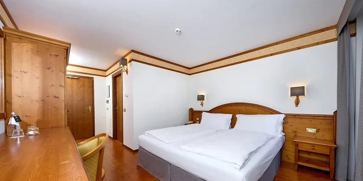 Zimní dovolená v Dolomitech: 4* hotel s polopenzí a bazénem, skiareál 800 m, Cortina d´Ampezzo 15 km