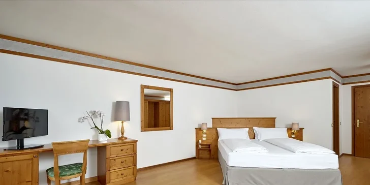 Zimní dovolená v Dolomitech: 4* hotel s polopenzí a bazénem, skiareál 800 m, Cortina d´Ampezzo 15 km