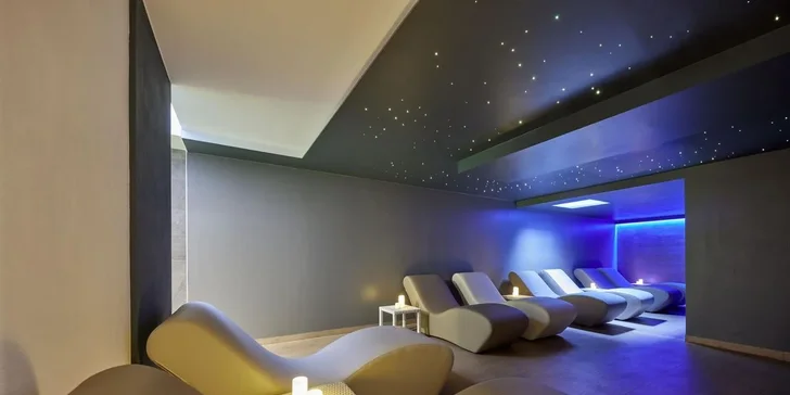 Zimní dovolená v Dolomitech: 4* hotel s polopenzí a bazénem, skiareál 800 m, Cortina d´Ampezzo 15 km