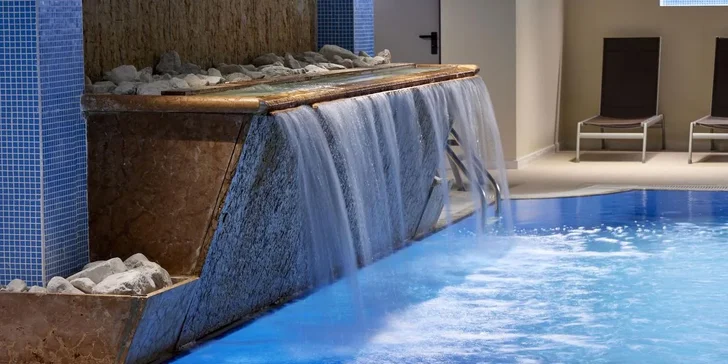 Zimní dovolená v Dolomitech: 4* hotel s polopenzí a bazénem, skiareál 800 m, Cortina d´Ampezzo 15 km
