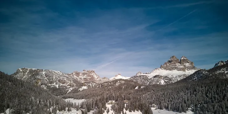 Zimní dovolená v Dolomitech: 4* hotel s polopenzí a bazénem, skiareál 800 m, Cortina d´Ampezzo 15 km
