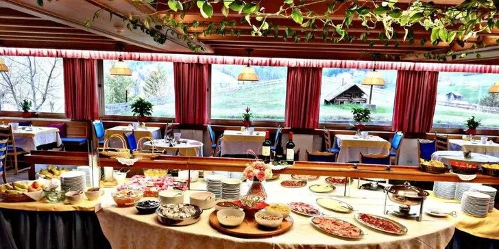 Letní či zimní pobyt v Dolomitech: 3* hotel ve městě Ortisei, vč. polopenze, bazénů a sauny