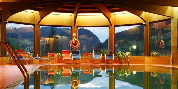 Letní či zimní pobyt v Dolomitech: 3* hotel ve městě Ortisei, vč. polopenze, bazénů a sauny