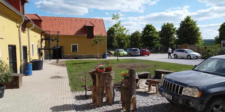 Pobyt na statku pod Brdy: vybavené apartmány až pro 5 osob i vyjížďka na koních