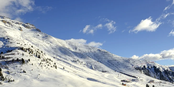 Zimní dovolená v italských Alpách: polopenze, wellness i skibus zdarma