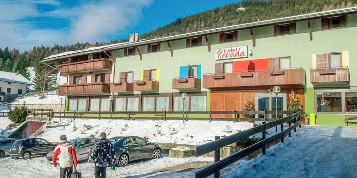 Zima v italských Alpách: 3* hotel s polopenzí, neomezený wellness i skibus