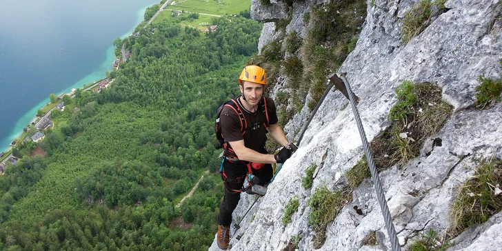 Půldenní skupinový kurz lezení via ferraty na Bezděčínských skalách pro 1 osobu