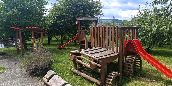Tříchodové menu s gulášem nebo domácím chlebem s pečeným masem pro dva