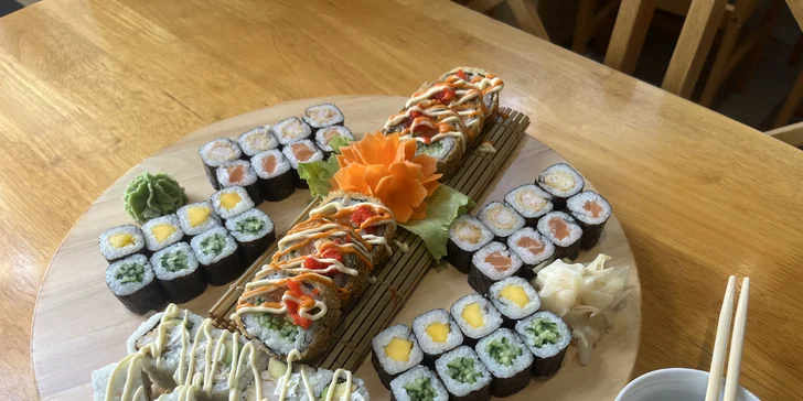 Sushi sety s rybou i vege: 18–66 kousků maki, nigiri, california i miso polévka
