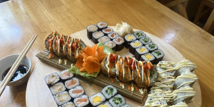 Sushi sety s rybou i vege: 18–66 kousků maki, nigiri, california i miso polévka