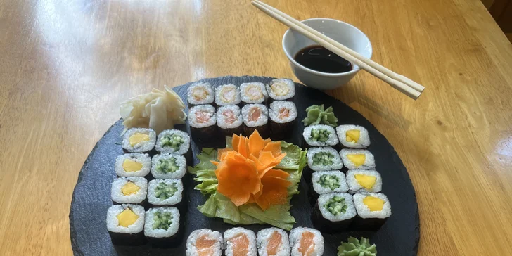 Sushi sety s rybou i vege: 18–66 kousků maki, nigiri, california i miso polévka