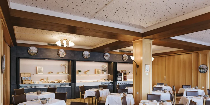 Solná komora a Traunsee: hotel přímo u jezera, neomezený wellness i snídaně