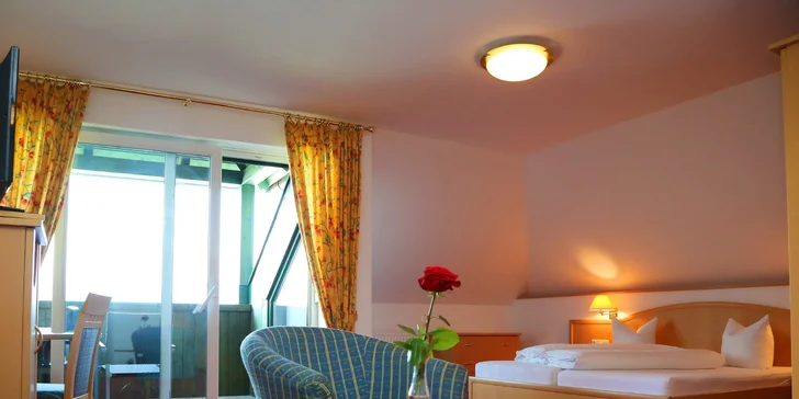 Solná komora a Traunsee: hotel přímo u jezera, neomezený wellness i snídaně